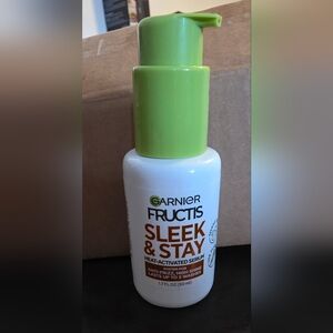 Garnier Fructis Sleek & Stay Hair Serum - White Bottle with Lime Green Cap